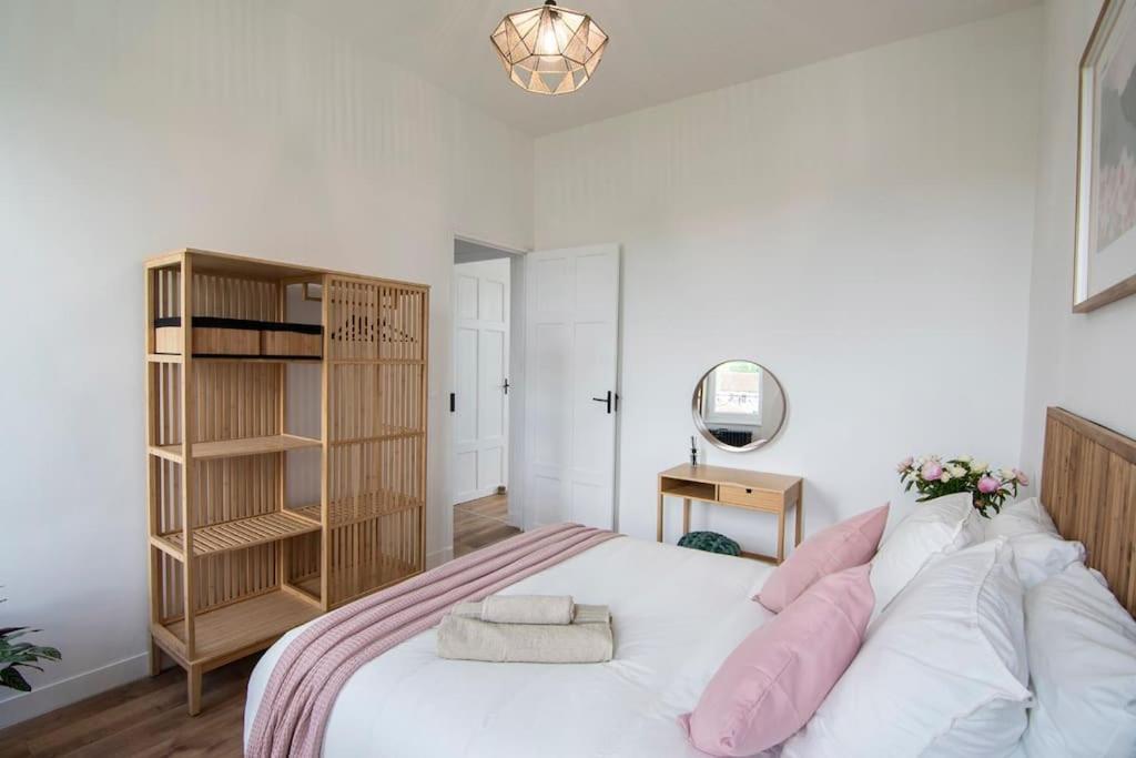 Treize Maison 3 Bed House In Centre Of Saint Severin Exterior photo
