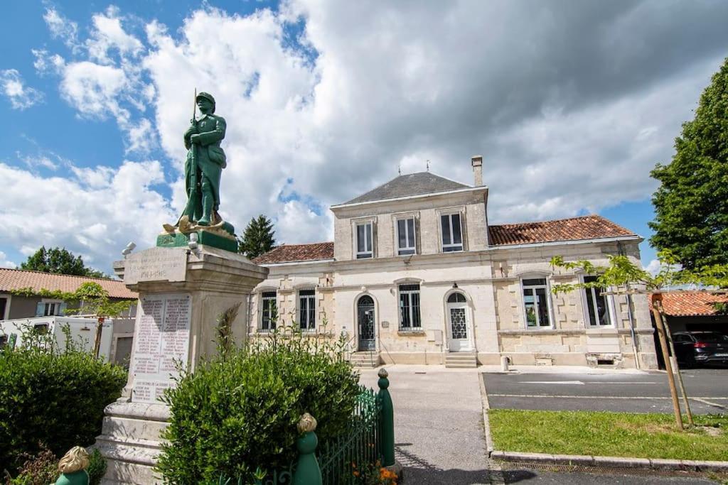 Treize Maison 3 Bed House In Centre Of Saint Severin Exterior photo